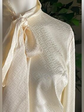 Michael Kors Cream Tie-Neck Long-Sleeve Blouse